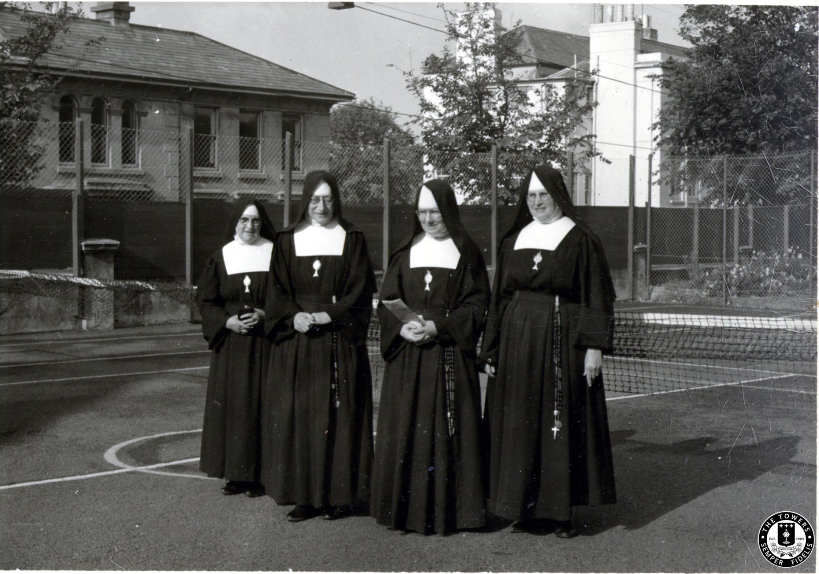 4-Sisters-on-Tennis-Courts