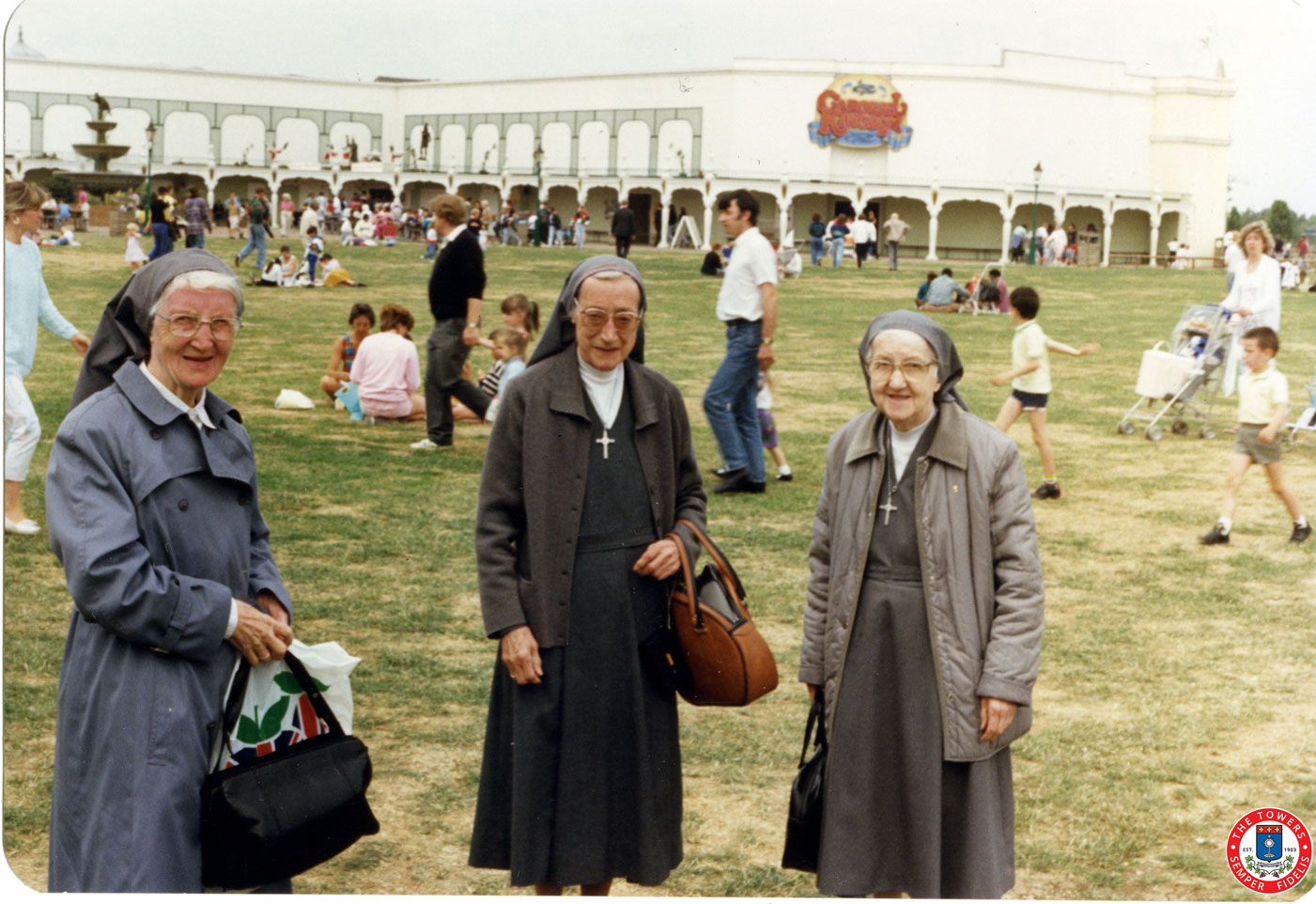 Sisters-at-Thorpe-Park-1990